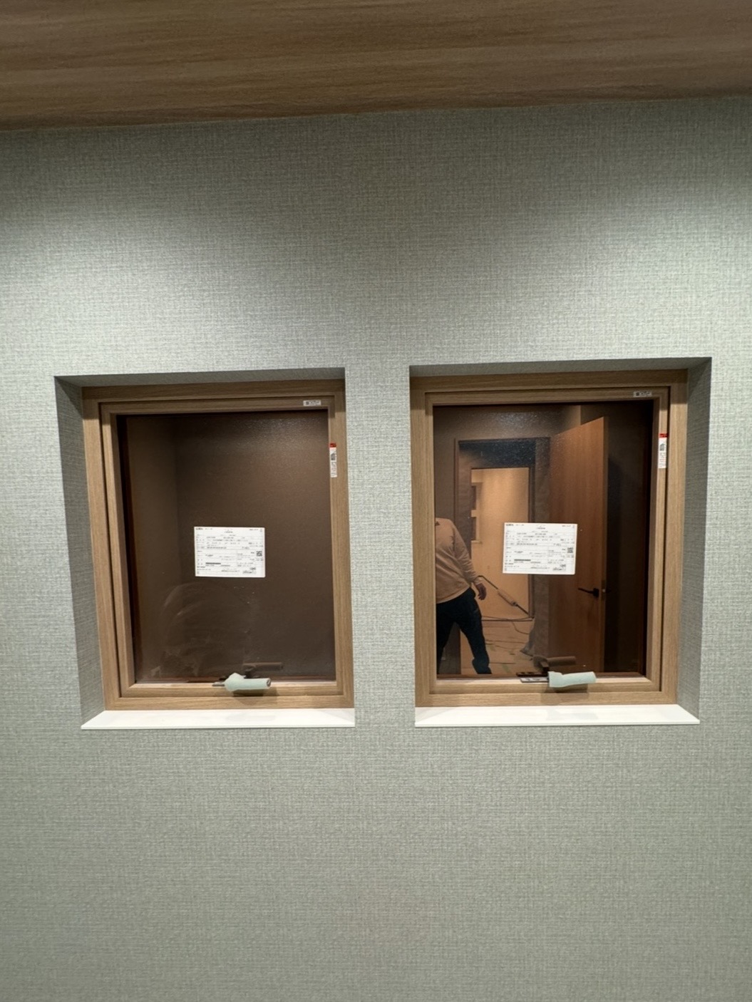 サッシ交換工事とクロス張替工事